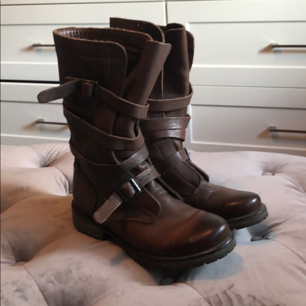 Steve Madden Brown Boots